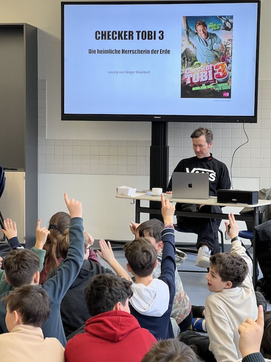 Checker Tobi  x Ebelu